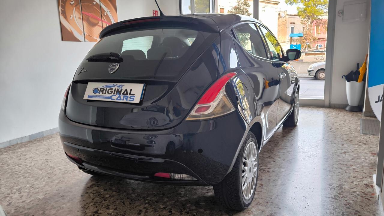 Lancia Ypsilon 1.2 69 CV 5 porte GPL Ecochic Silver