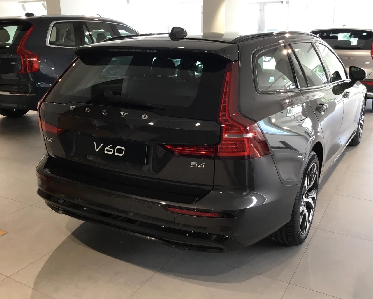 Volvo V60 B4 Mild Hybrid automatico Plus Dark