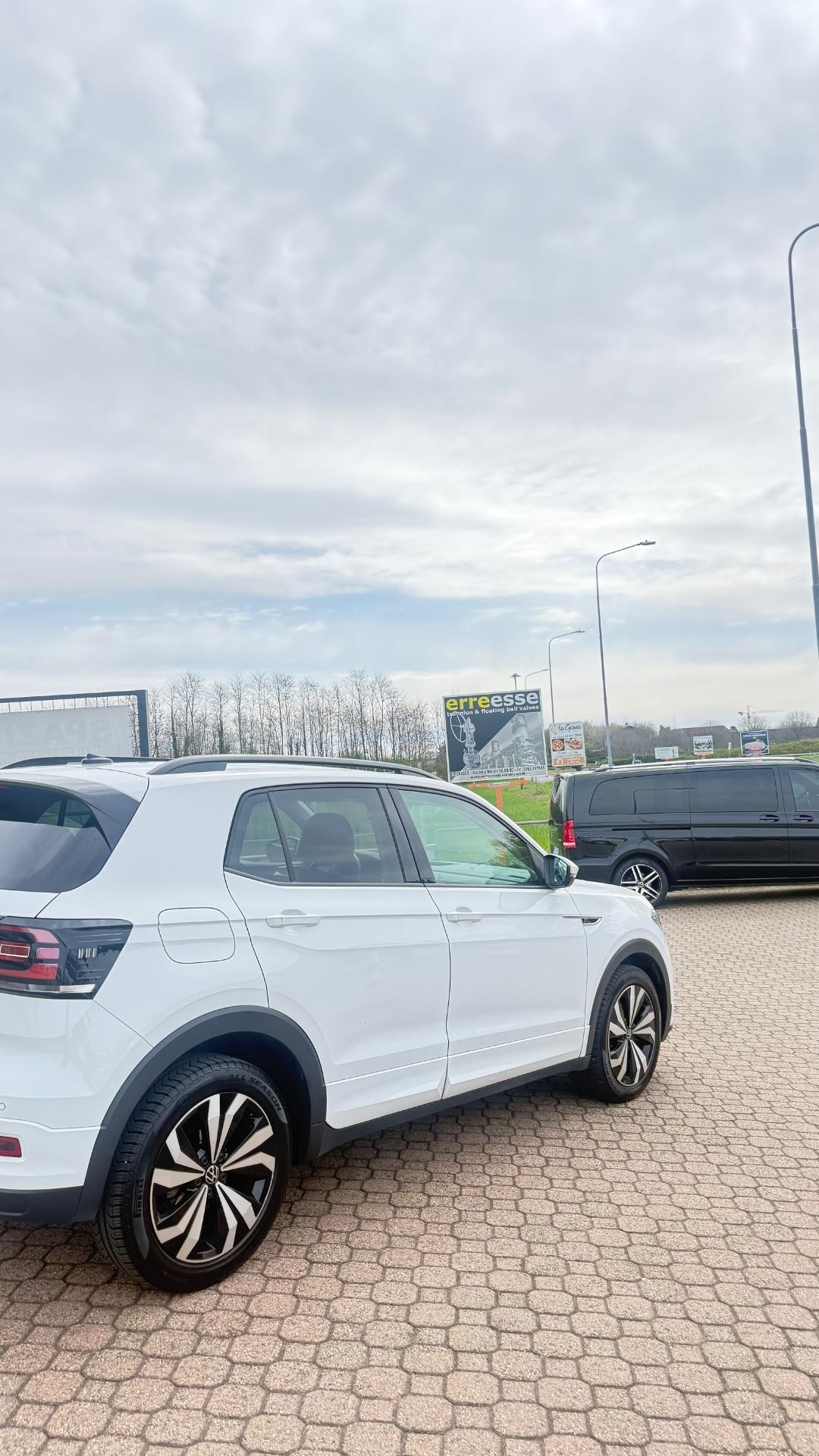 VOLKSWAGEN T-CROSS R-LINE 2023