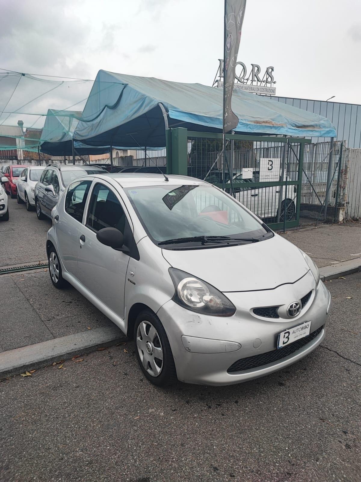 Toyota Aygo 1.0 12V VVT-i 5 porte Sol