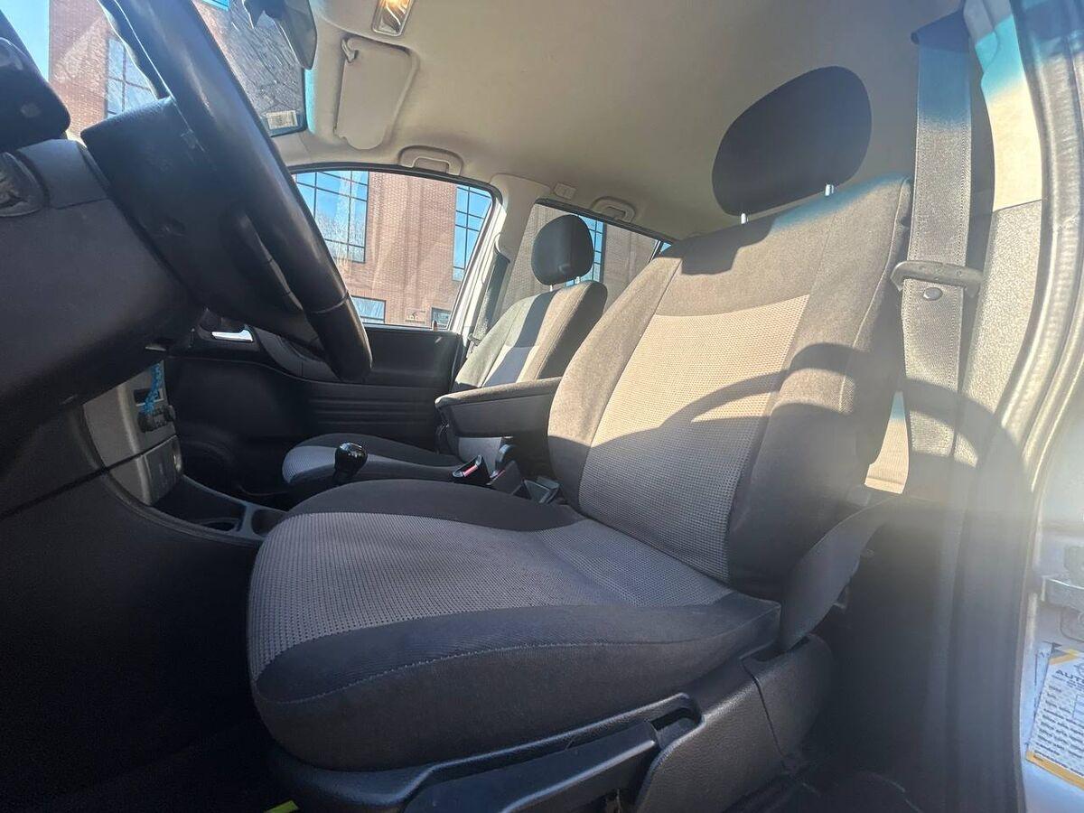 Opel Zafira Zafira 1.8 16v Sport Design 7 POSTI!