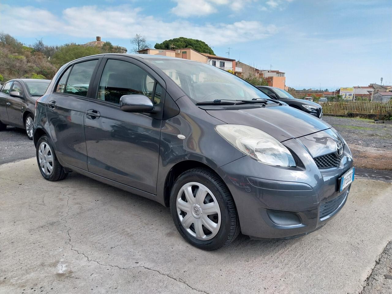 TOYOTA YARIS 1.0 BENZINA 110.000 KM UNICOPROPRIETA