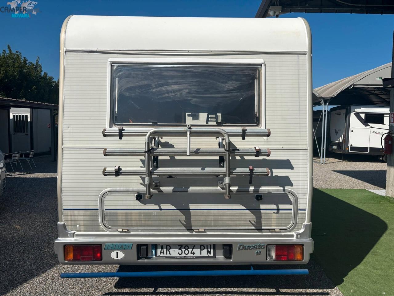 ELNAGH SLEEK 540 - Semintegrale con Dinette a ferro di cavallo in coda