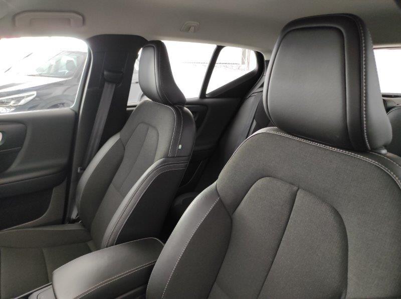 VOLVO XC40 (2017-->) - XC40 D3 Geartronic Momentum