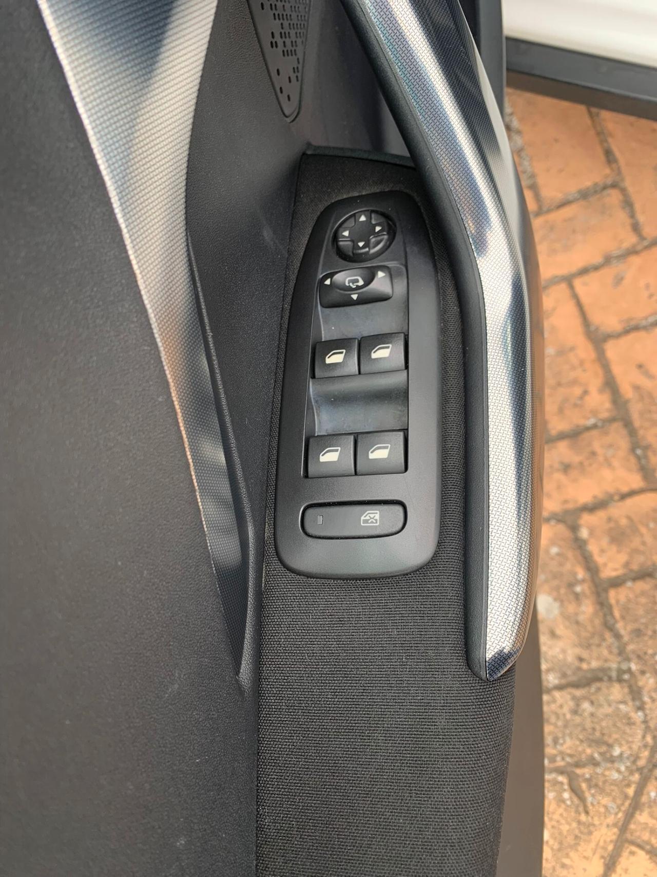 Peugeot 2008 BlueHDi 120 S&S Allure