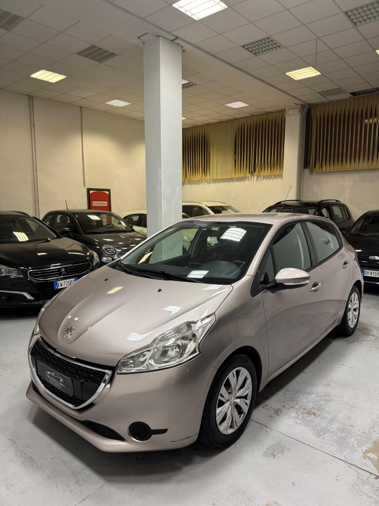 Peugeot 208 1.4 HDi 68 CV 5 porte Allure