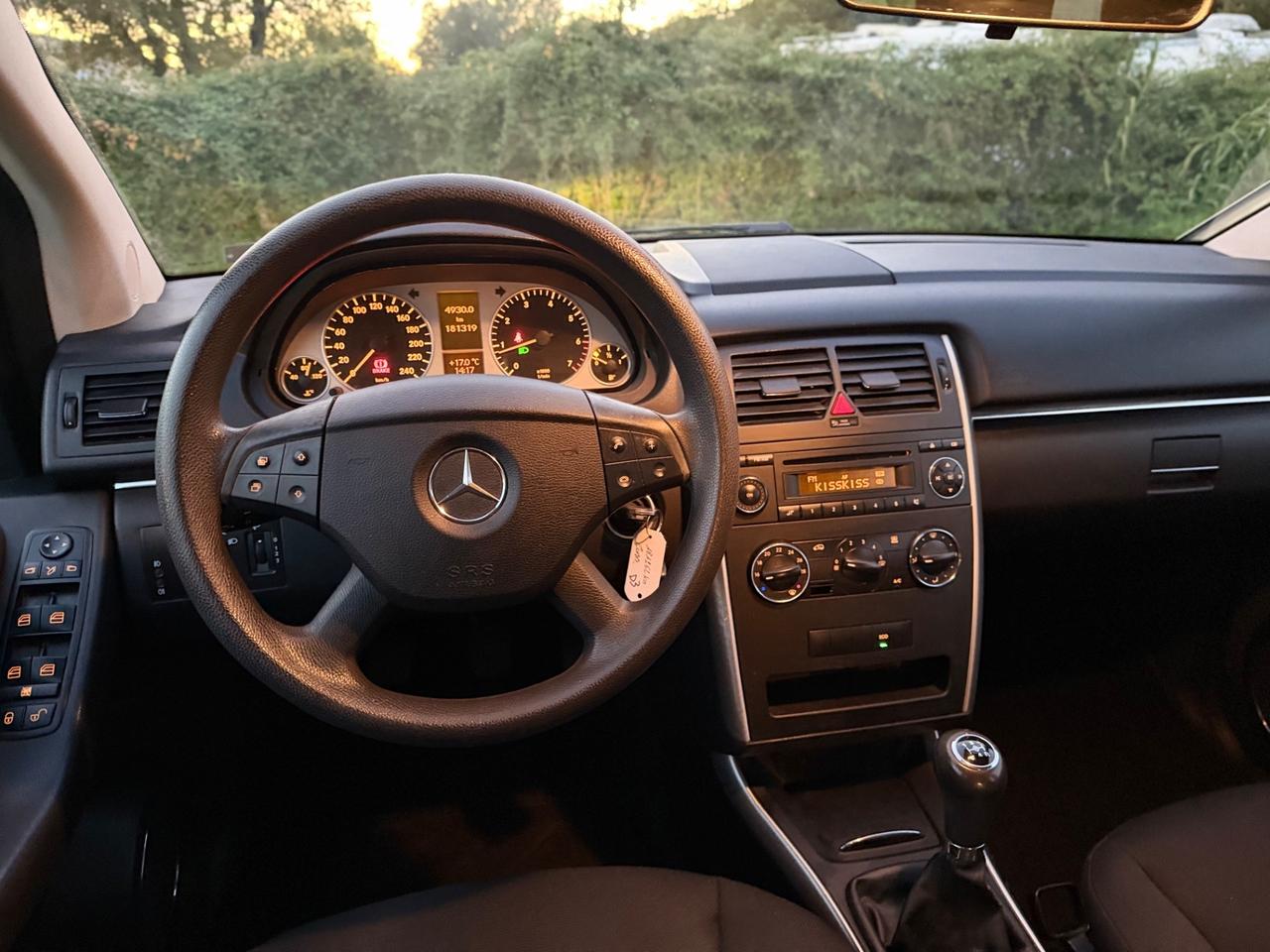 Mercedes-benz B 180 BlueEFFICIENCY Premium 2011