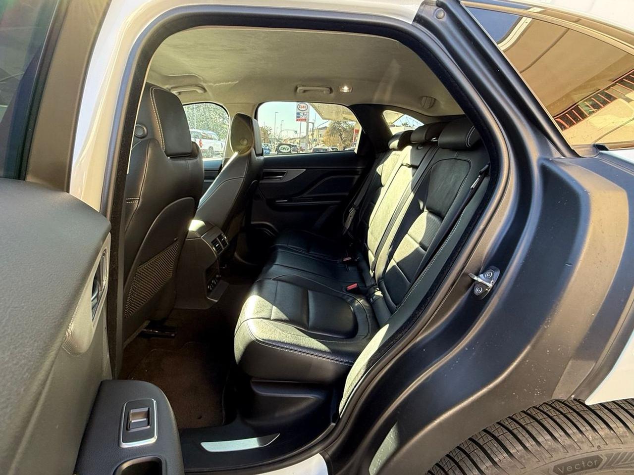 Jaguar F-Pace 180 cv #8582