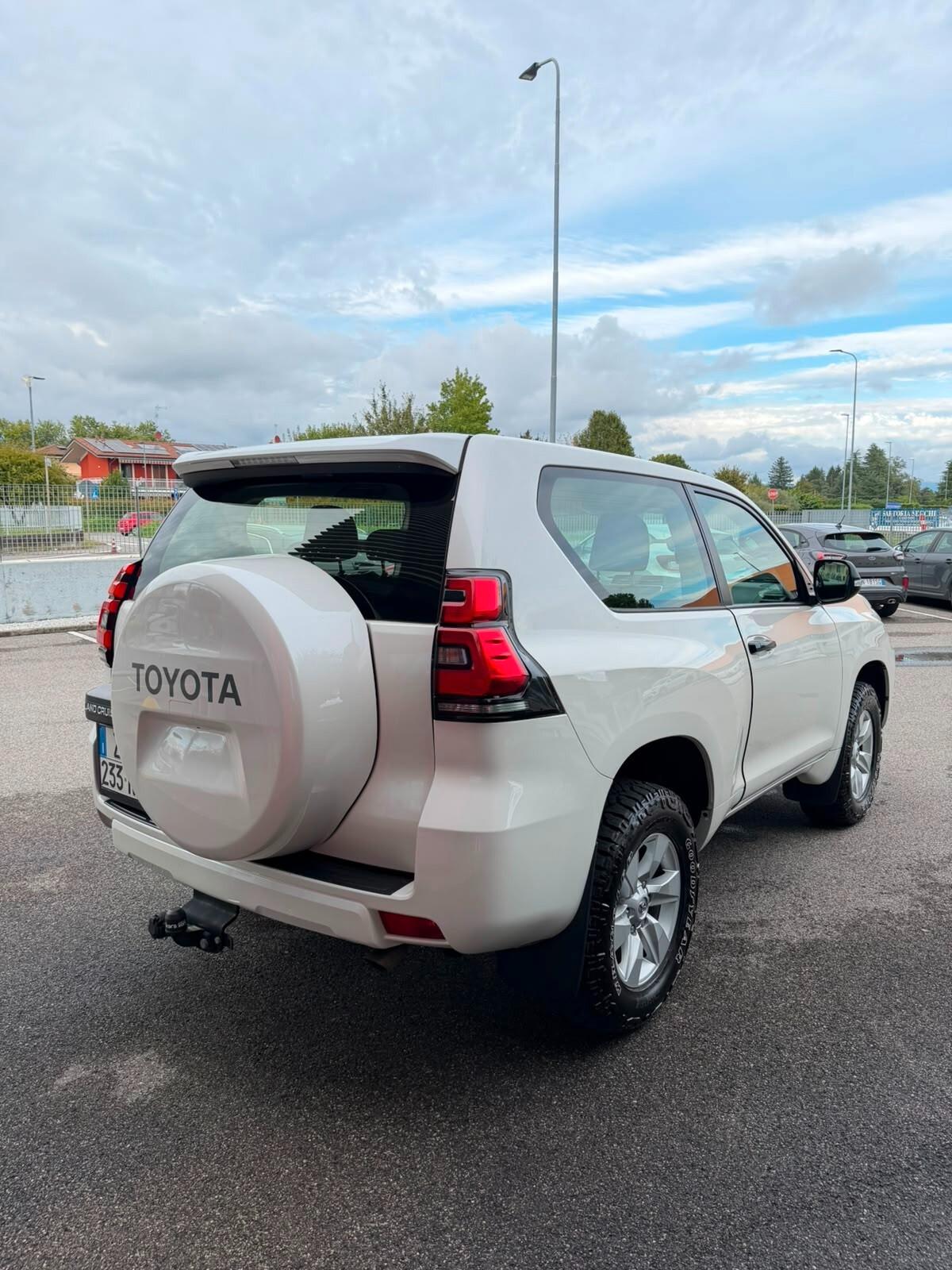 Toyota Land Cruiser 2.8 D4-D 3 porte Active GANCIO TRAINO 4X4 PASSO CORTO