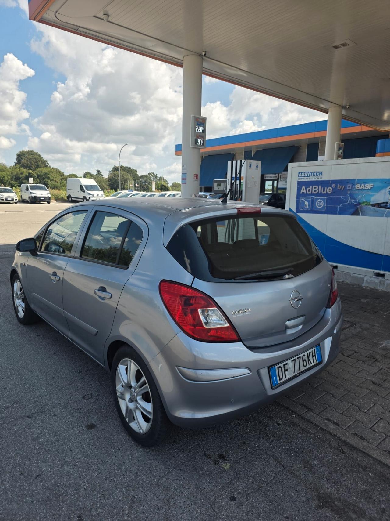 Opel Corsa 1.2 5 porte GPL