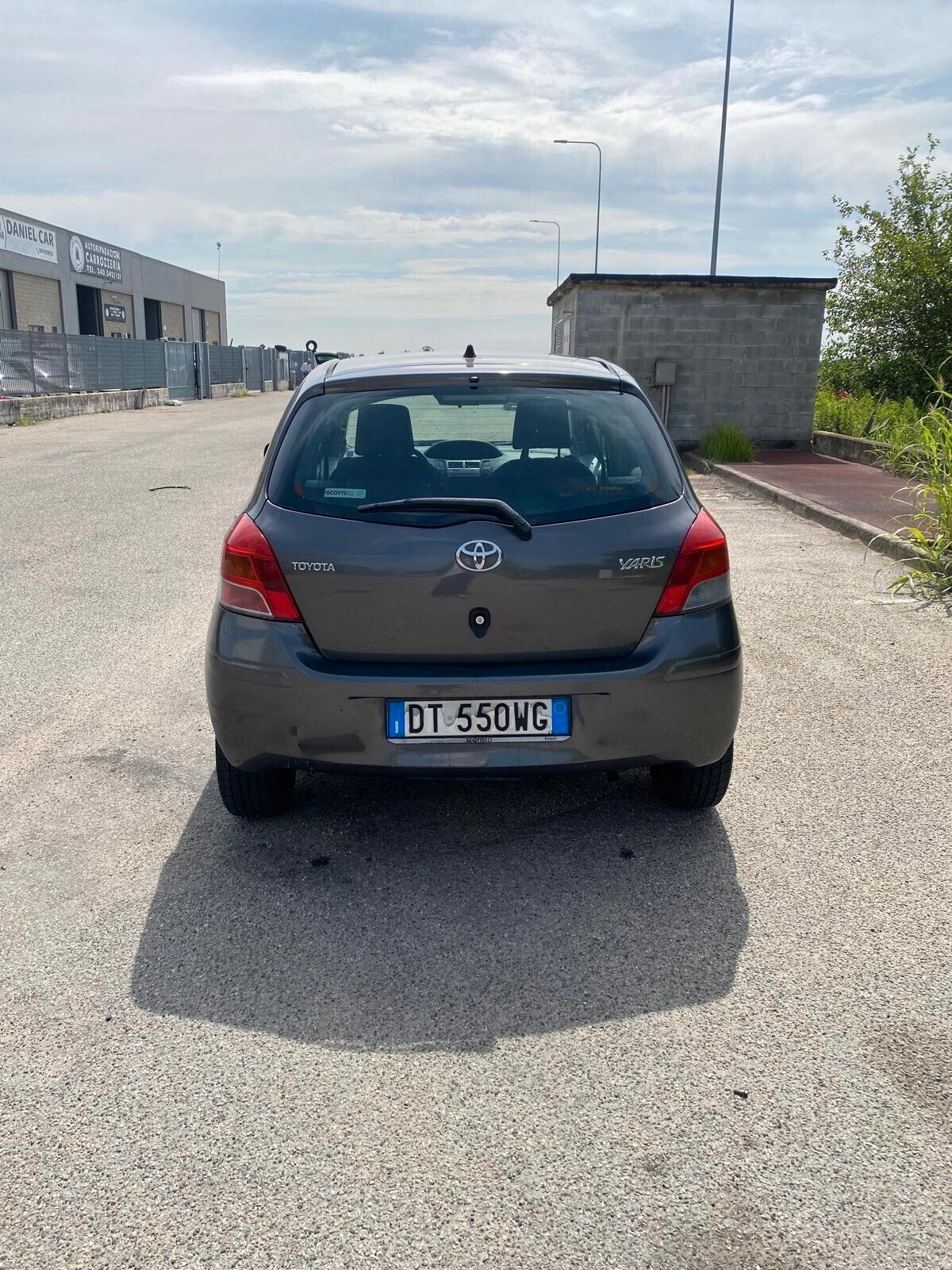 Toyota Yaris 1.0 5 porte Sol SOLI 130.000 KM CERTIFICATI UNICO PROPRIETARIO ADATTA AI NEOPATENTATI
