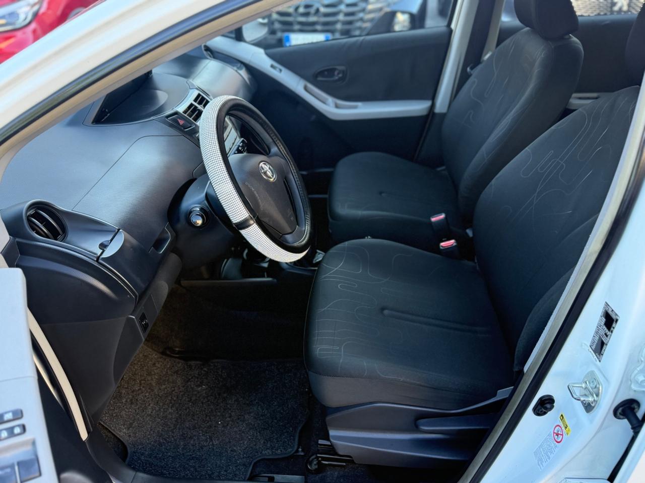 Toyota Yaris 1.0 5 porte Sol 140.000 km