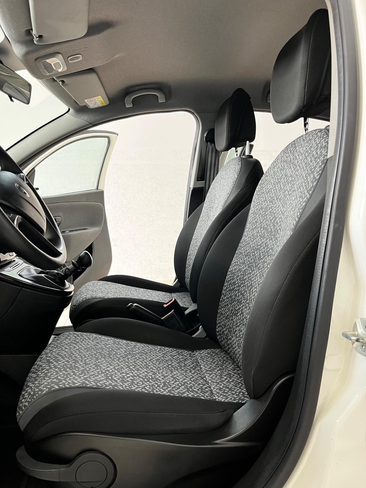 LANCIA YPSILON 1.0 FireFly 5 porte S&S Hybrid Ecochic Silver