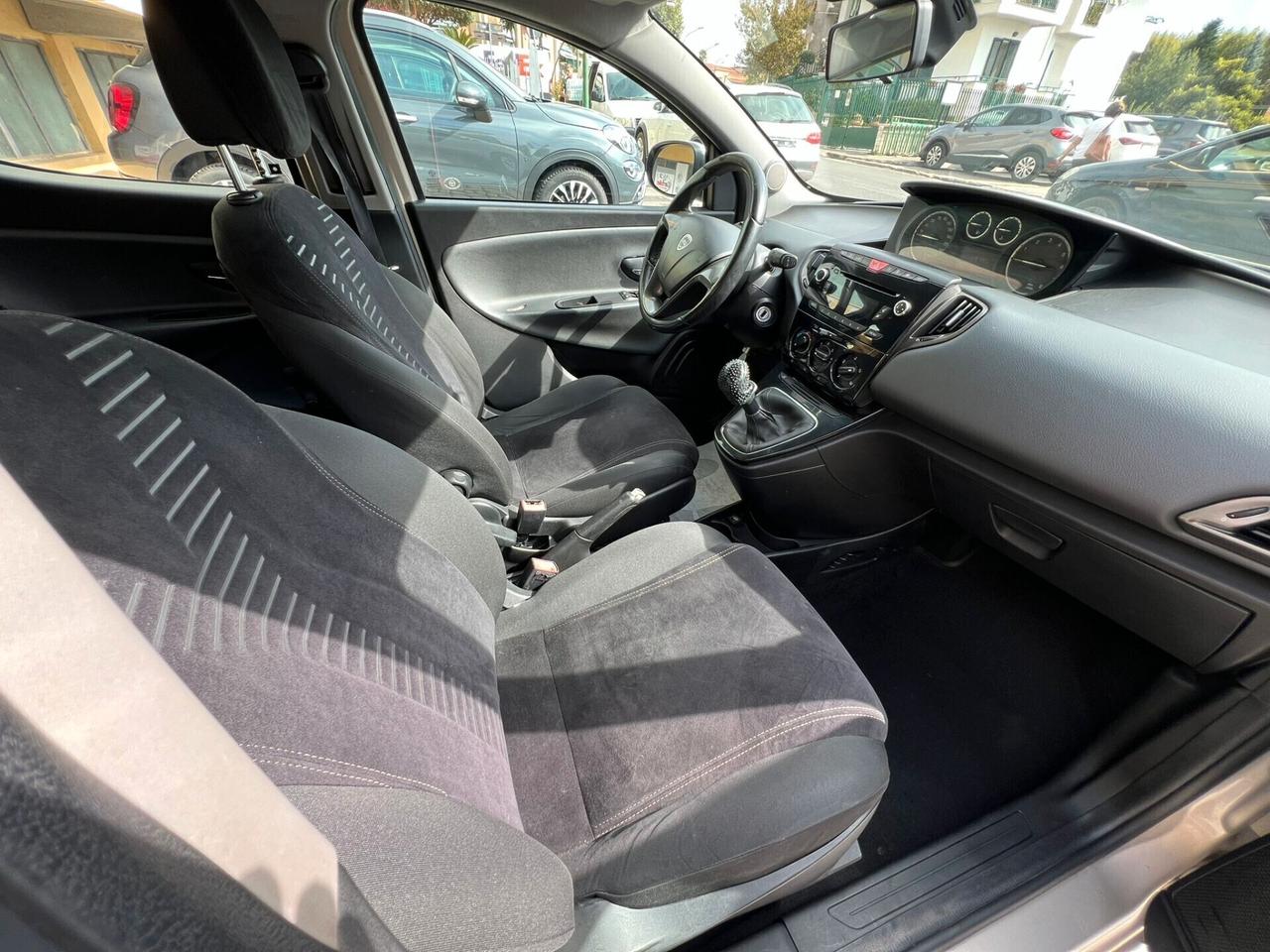Lancia Ypsilon 1.2 69 CV 5 porte GPL Ecochic Silver