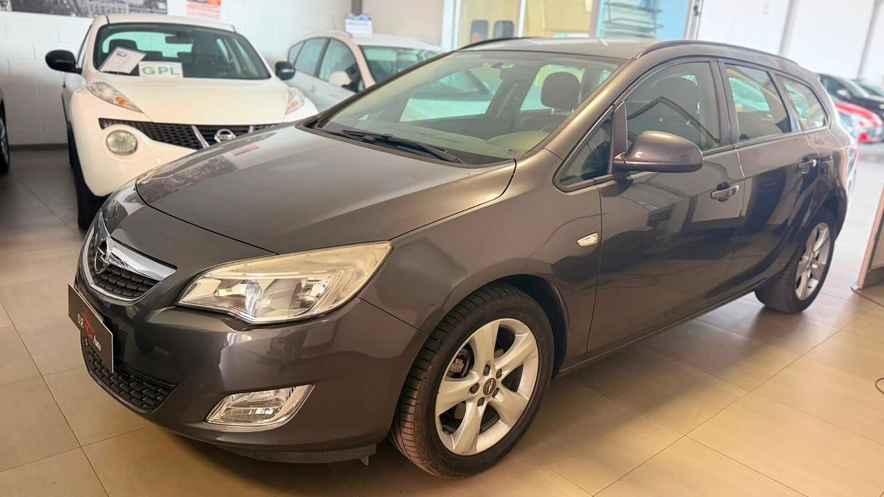 Opel Astra 1.7 CDTI 110CV Sports Tourer Cosmo