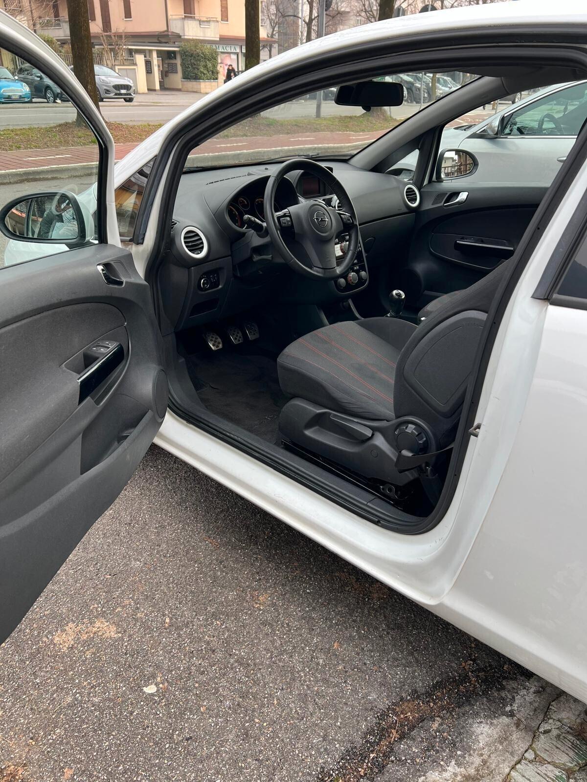 Opel Corsa 1.4 16V 3 porte b-color X NEOPATENTATI