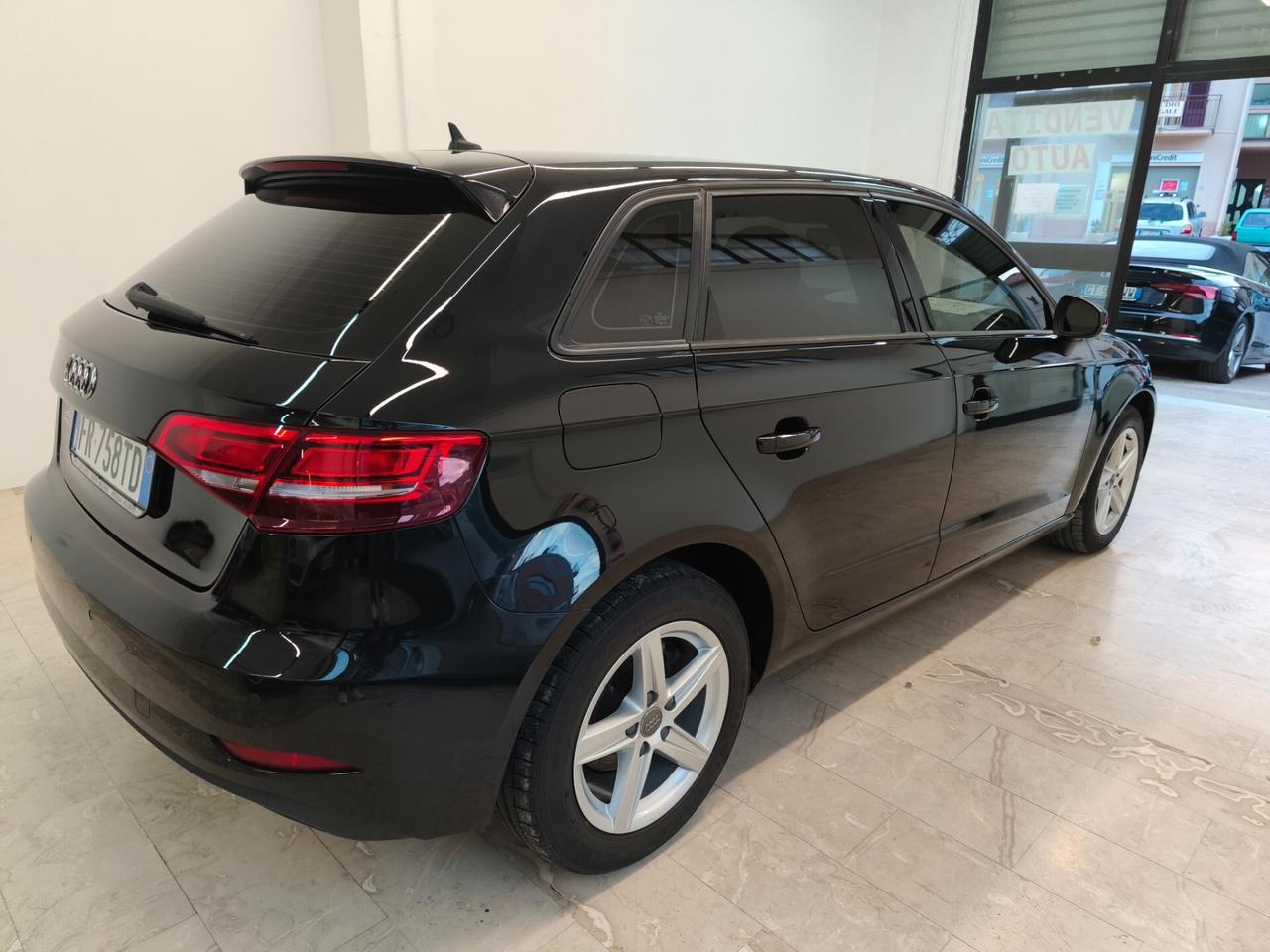 Audi A3 SPB 1.6 tdi S-tronic Navi Xenon Pdc