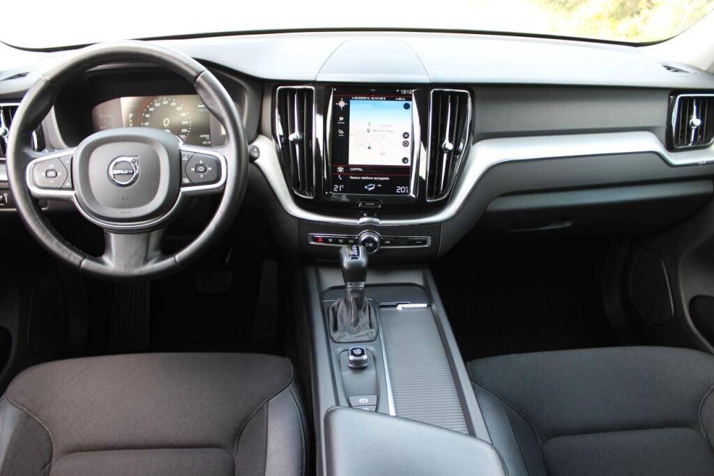 VOLVO XC60 D4 Aut. 190CV *TETTO APRIBILE *CAMERA
