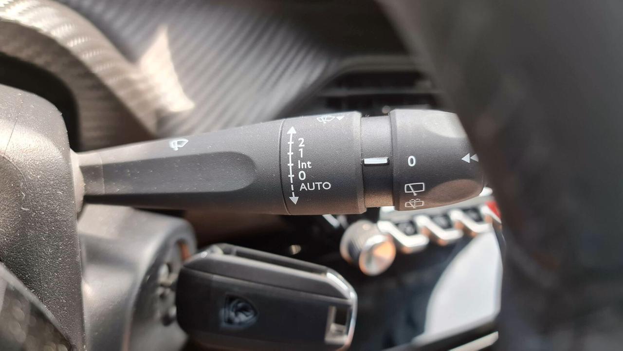 Peugeot 2008 PureTech 100 S&S Allure