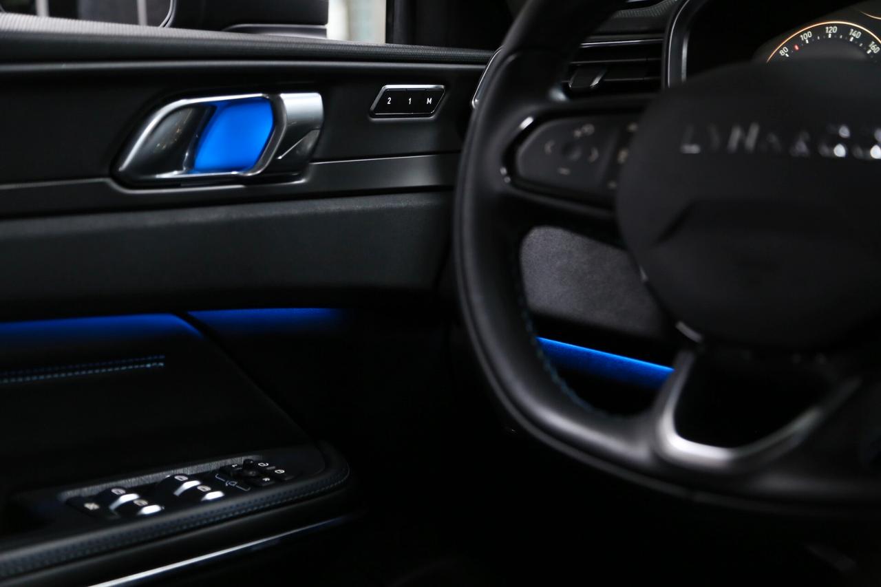 Lynk e Co 01 PHEV auto
