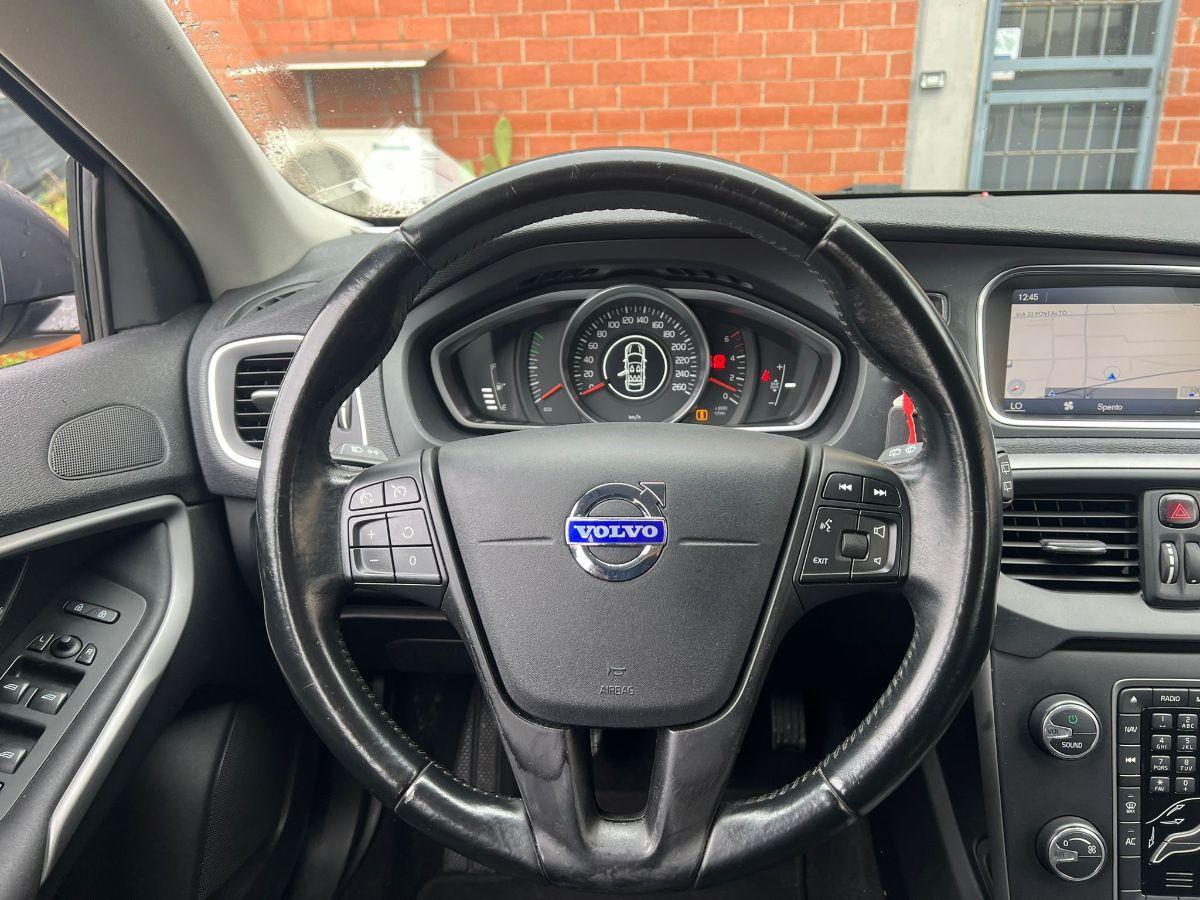 VOLVO - V40 - 1.6 D2 Summum