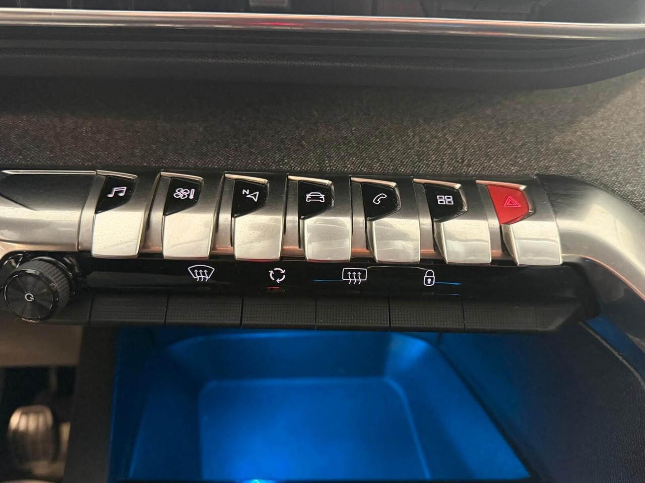 PEUGEOT 3008 1.6 BLUEHDI 120CV OK NEOPATENTATO NAVI CAM ANNO 2017