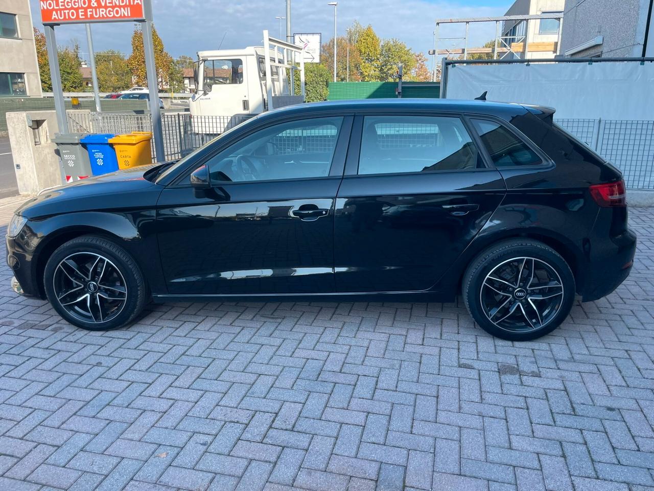 Audi A3 1.6 TDI 116 CV S tronic Sport ok neopatentati