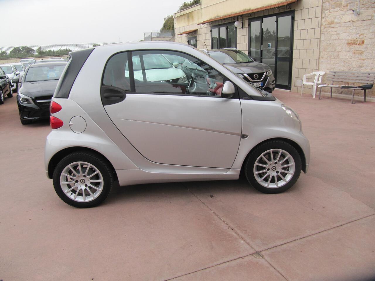 Smart ForTwo 1000 52 kW MHD coupé pure - 2011