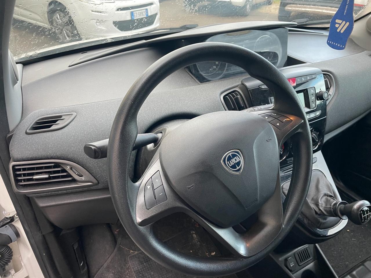 Lancia Ypsilon 1.0 FireFly 5 porte S&S Hybrid Ecochic Silver