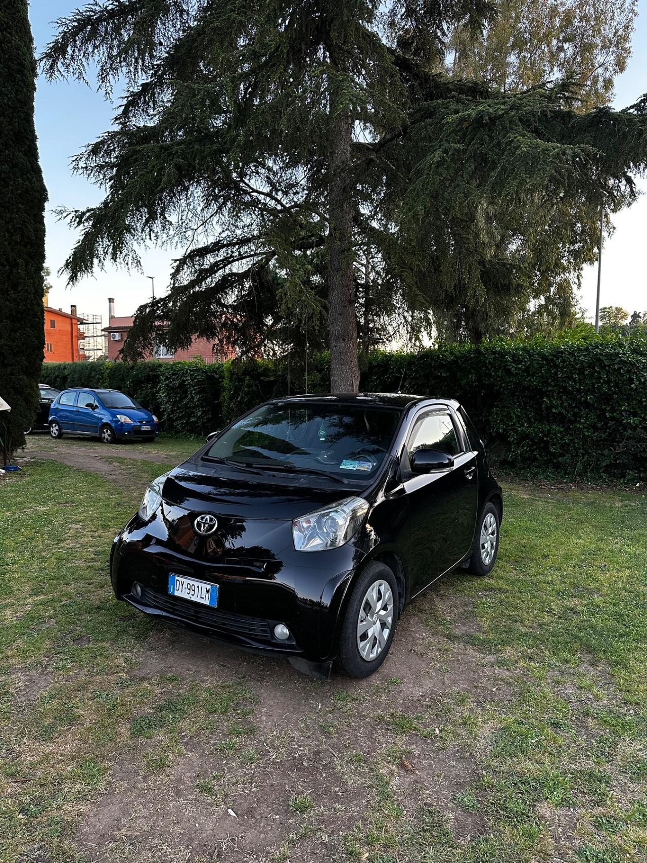 Toyota iQ 1.0 Multidrive Versione Lancio nero perlato !