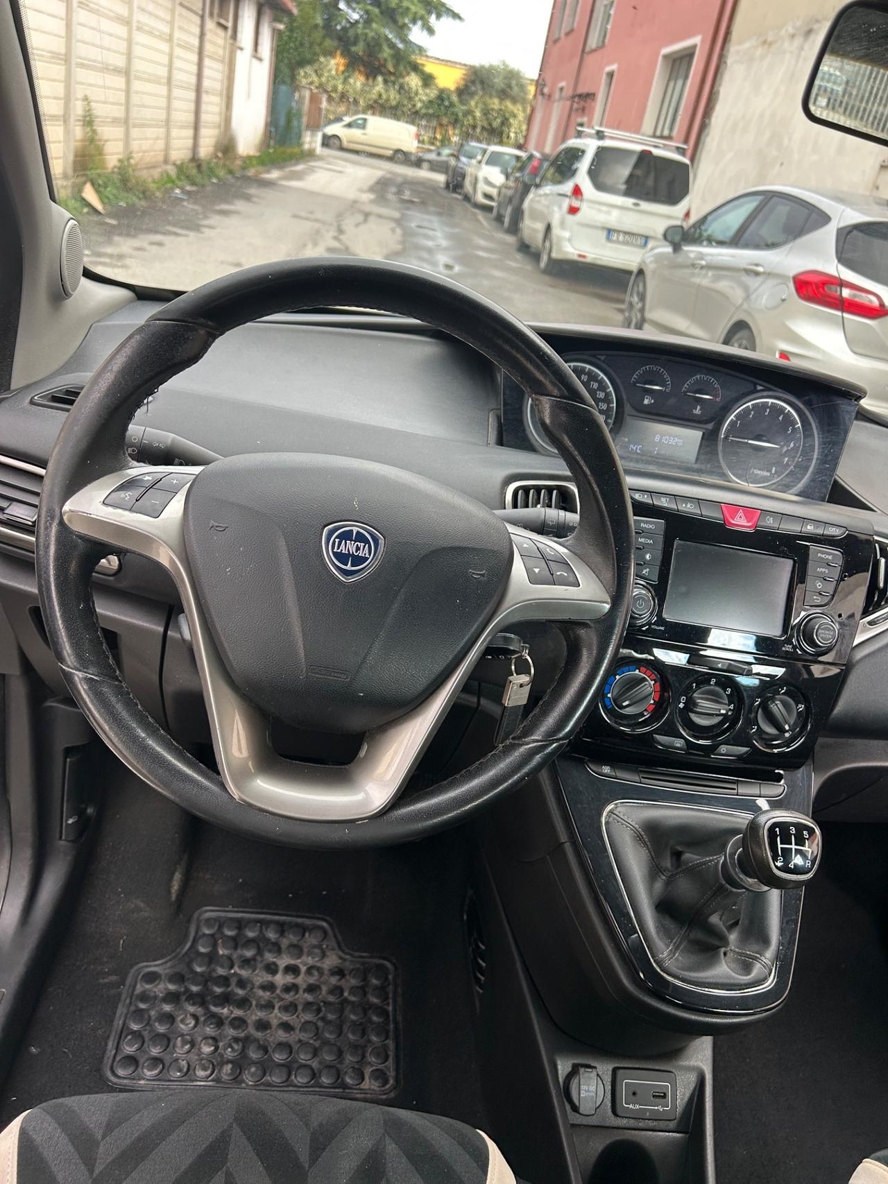 Lancia Ypsilon 1.2 69 CV 5 porte Platinum