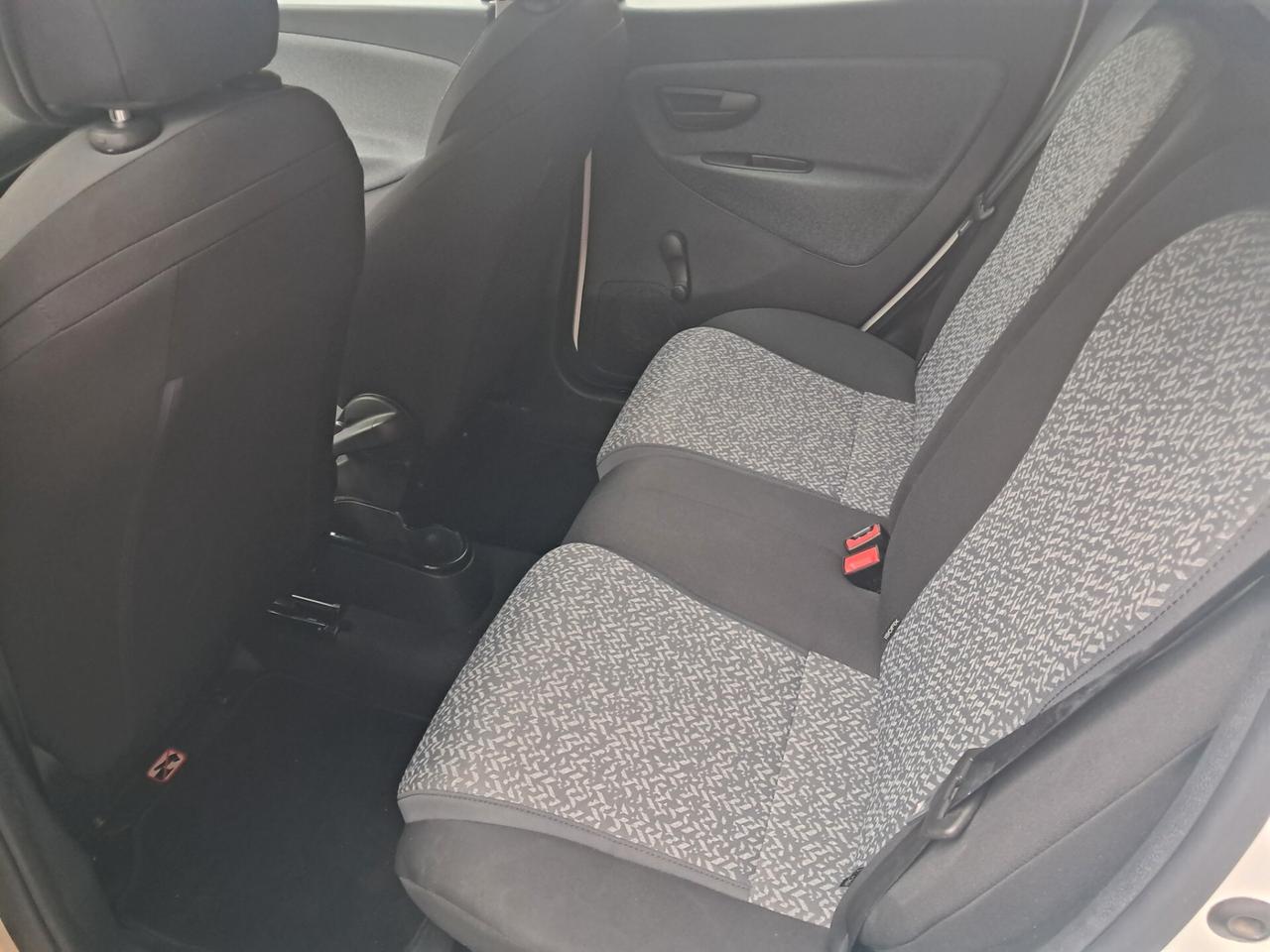 Lancia Ypsilon 1.0 FireFly 5 porte S&S Hybrid Silver