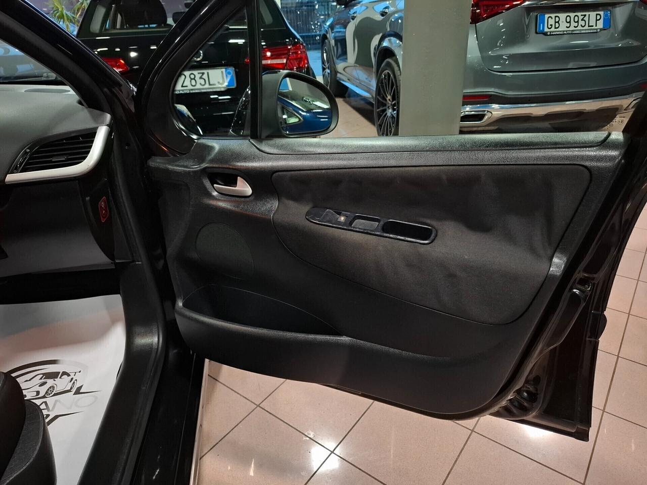 Peugeot 207 1.4 benzina Neopatentato