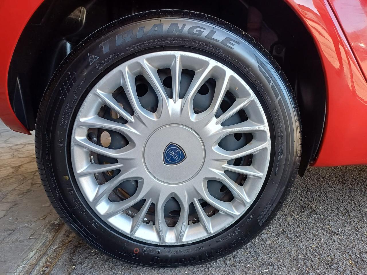 Lancia Ypsilon GPL DI SERIE Fiammante - 2018