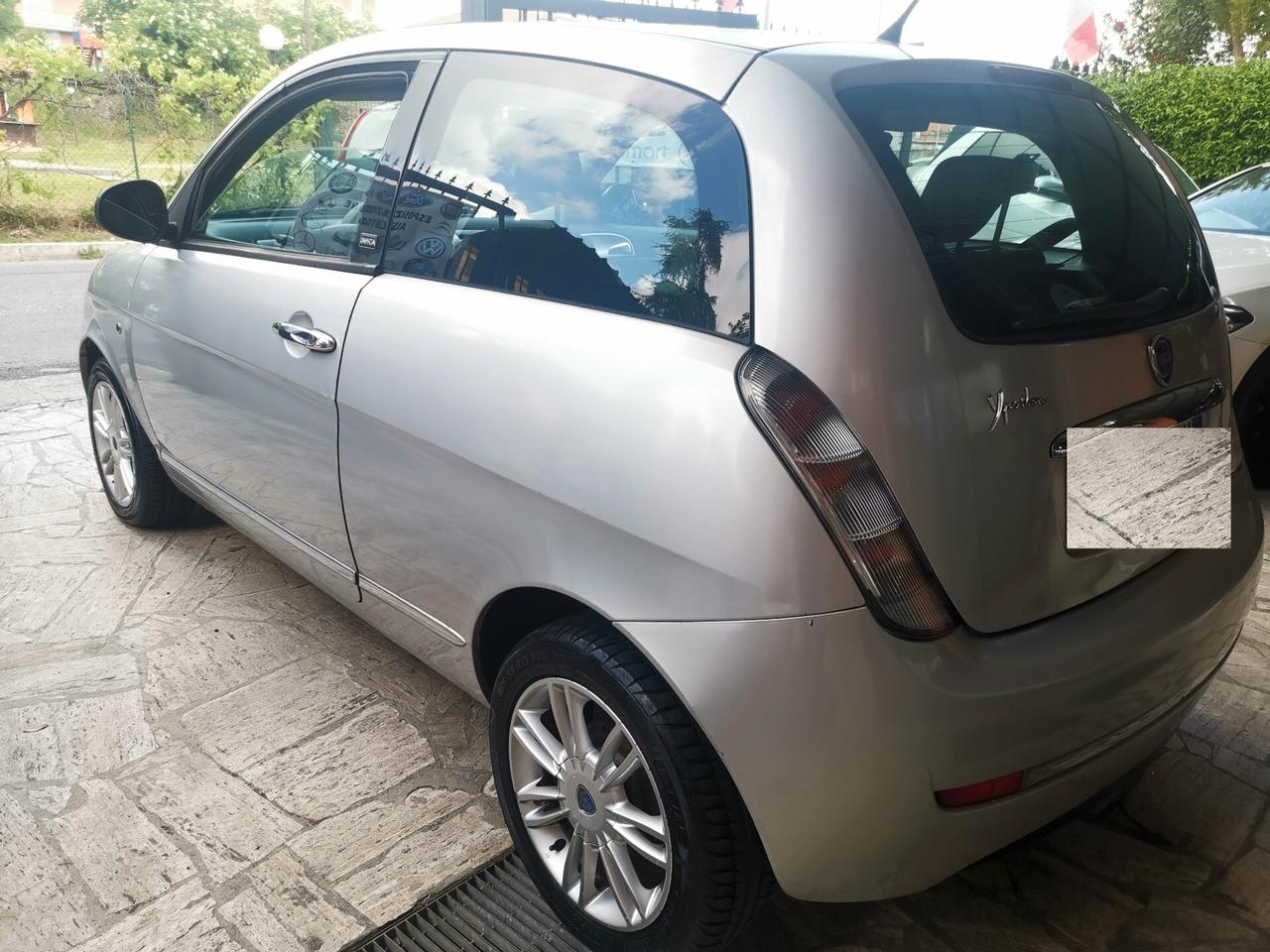 Lancia Ypsilon 1.3 MJT 75 CV Unyca