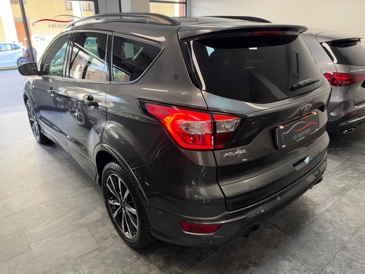 Ford Kuga 1.5 TDCI 120 CV 2WD ST-Line