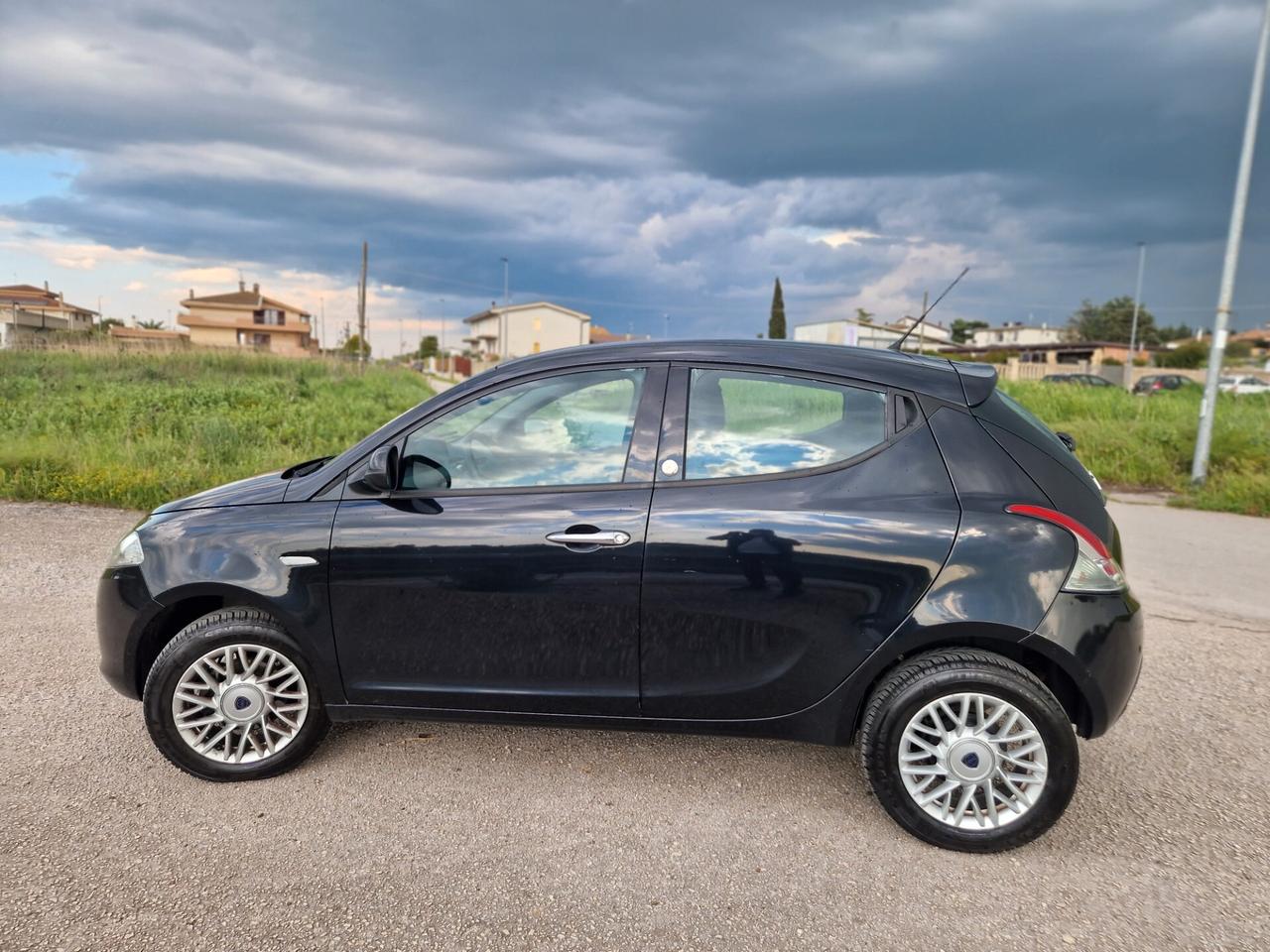 Lancia Ypsilon 0.9 TwinAir 85 CV 5 porte Metano Ecochic Gold