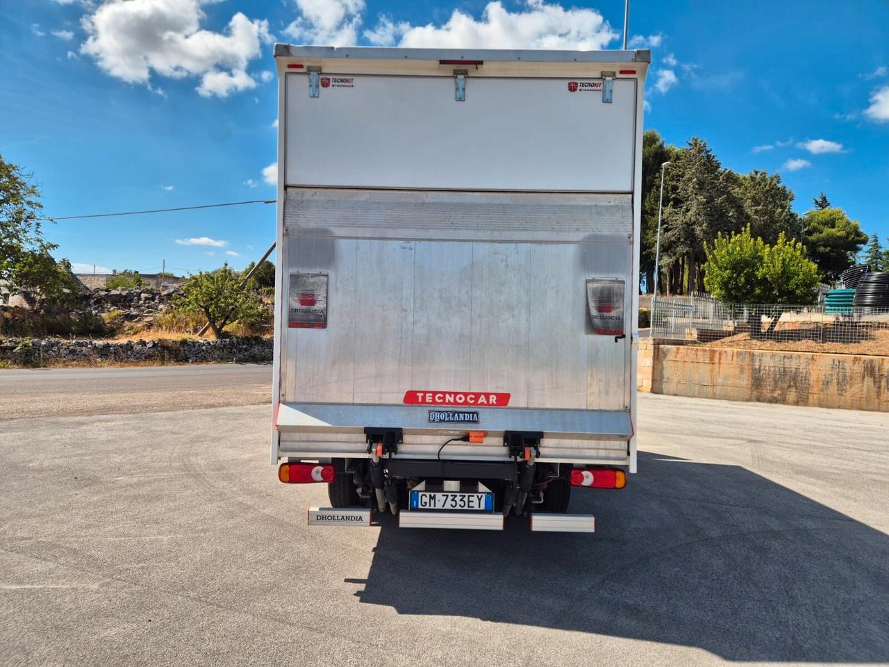 Opel Movano con sponda idraulica