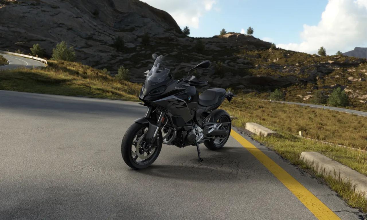 BMW F 900 XR Triple Black
