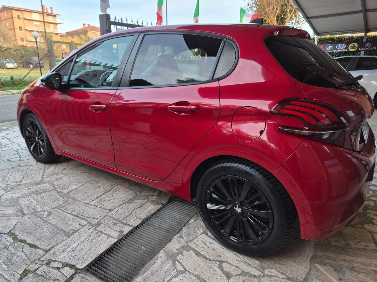 Peugeot 208 PureTech 82 5p. GPL Allure