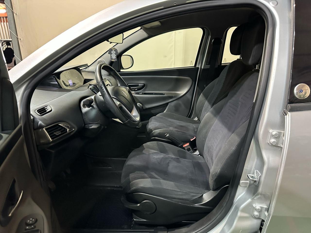 Lancia Ypsilon 1.2 69 CV 5 porte GPL Ecochic Silver