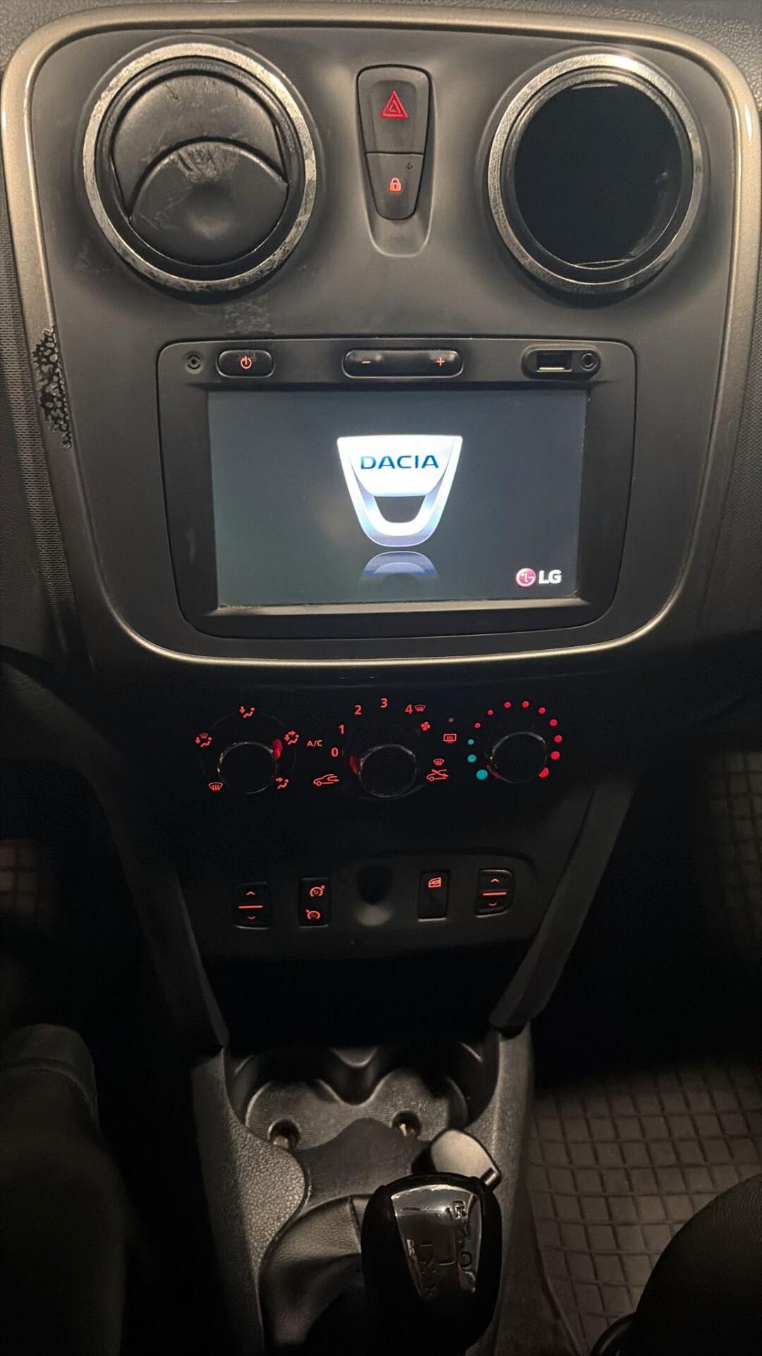 DACIA SANDERO DEL 2016 EURO 6B CAMBIO AUTOMATICO