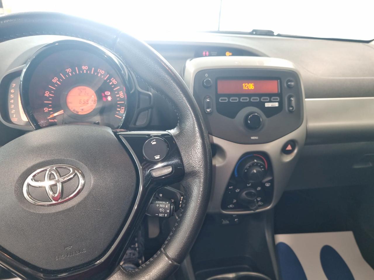 Toyota Aygo 1.0 VVT-i 69 CV 5 porte x-cool