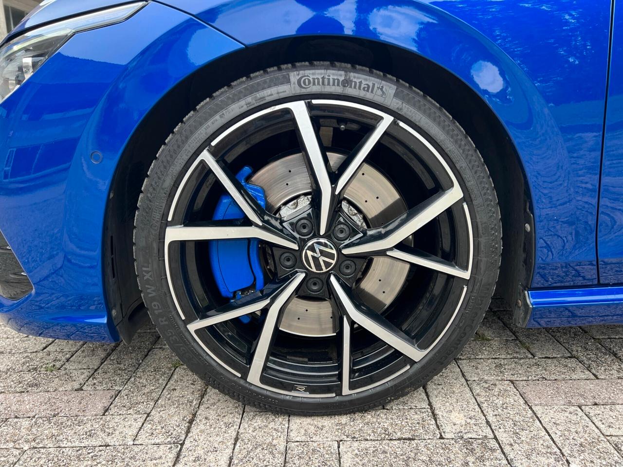 Volkswagen Golf 8 R 2.0 TSI DSG 4Motion AKRAPOVICH
