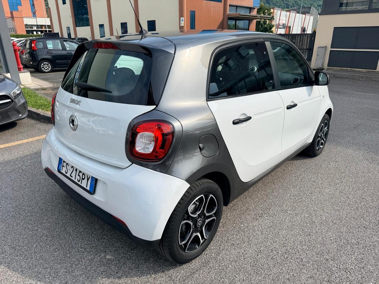 Smart ForFour 70 1.0 twinamic Youngster ***OK NEOPATENTATI***