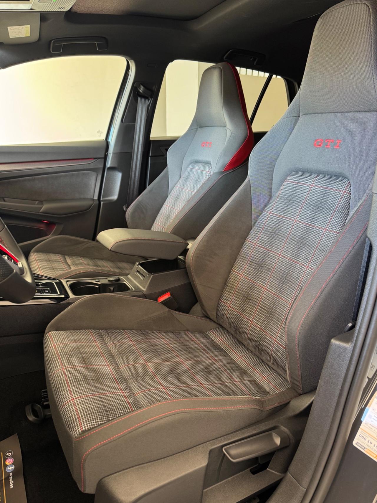 Volkswagen Golf 2.0 TSI GTI DSG