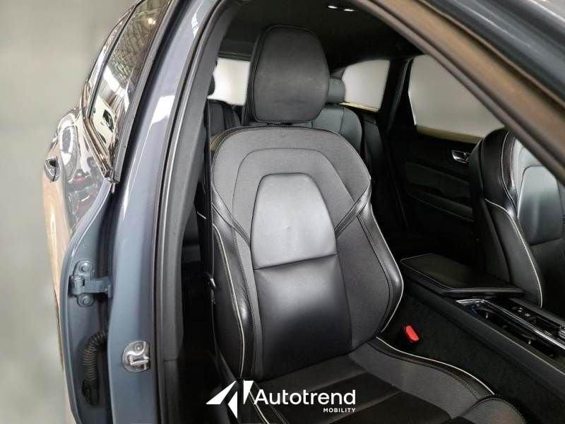 Volvo XC60 B4 197+14 CV AWD Mild Hybrid Automatico Plus Dark N1 Autocarro