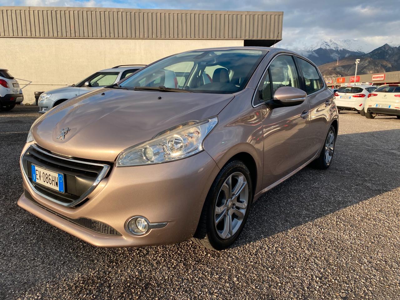 Peugeot 208 1.4 HDi 68 CV 5 porte Allure