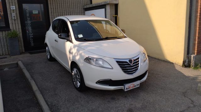 LANCIA Ypsilon 1.2 69 CV 5 porte Silver NEOPATENTATI