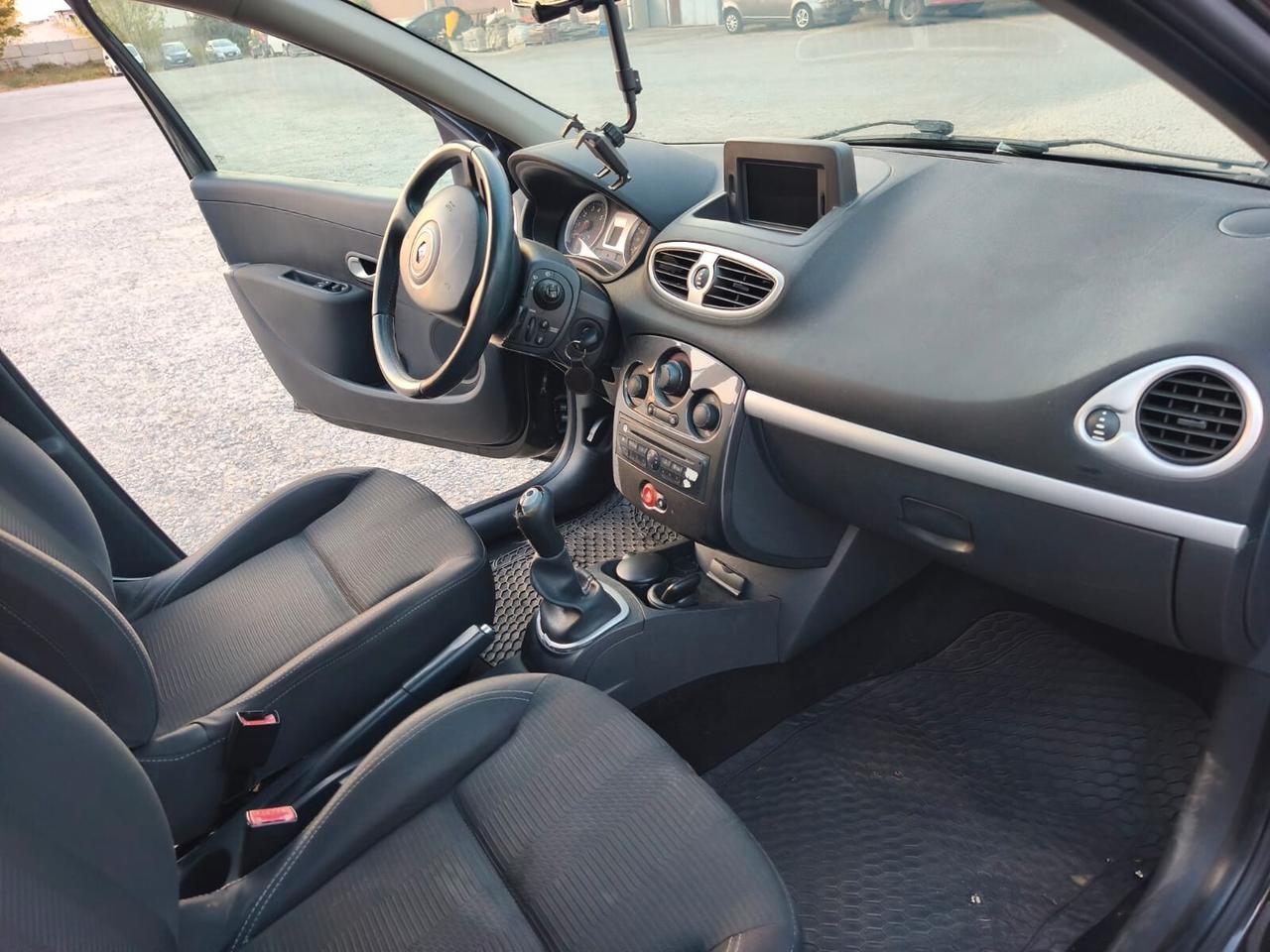 Renault Clio 2012----1.2 Benzina Neopatentati